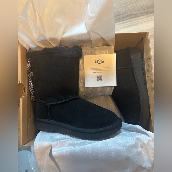Authentic Girl Ugg Boots - Picture 1 of 7
